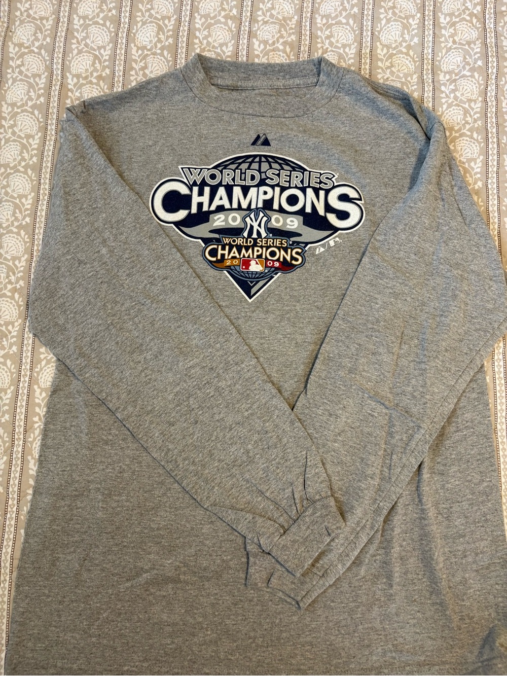 Men's Gray Yankeess 2009 World Series Champions Long-Sleeve T-shirt